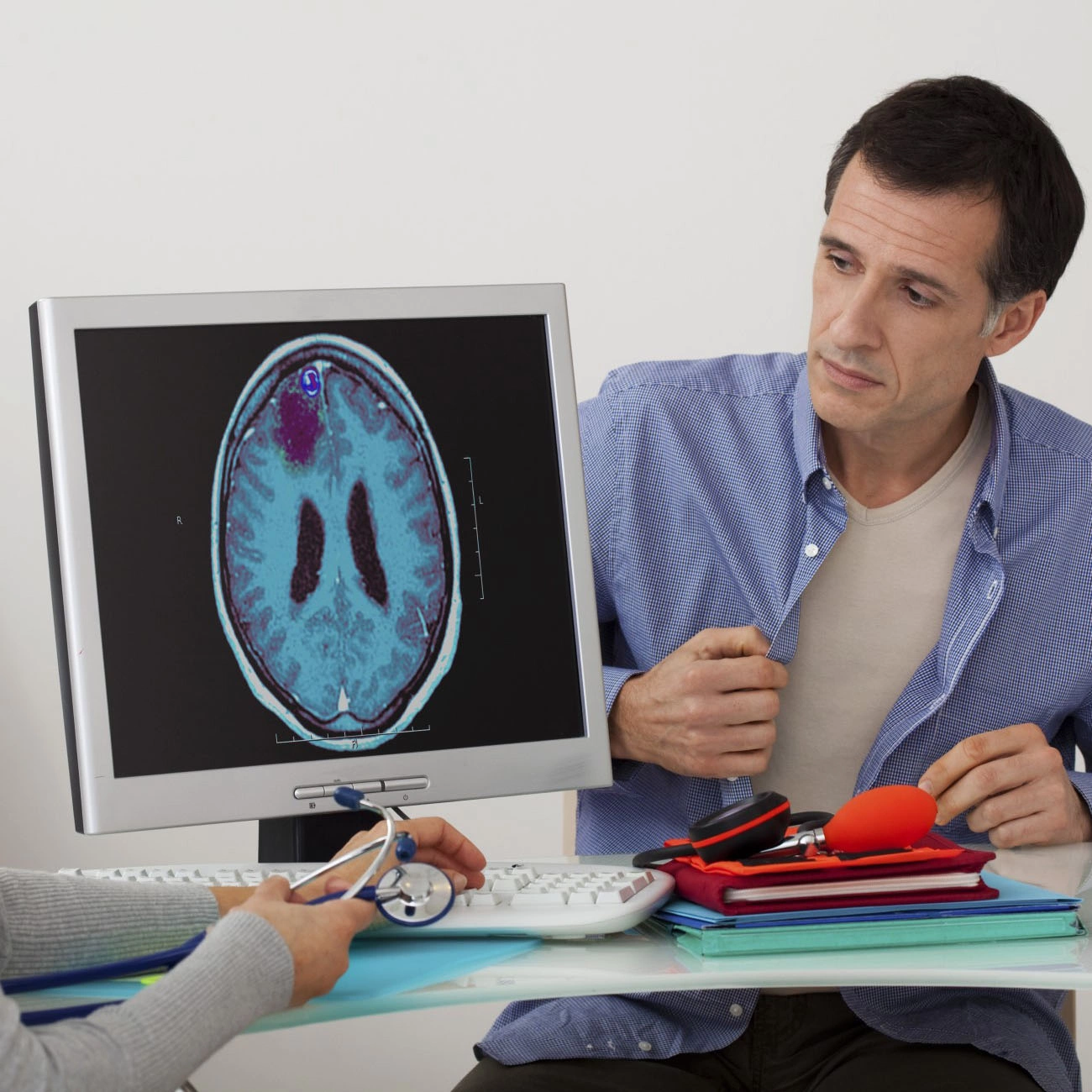 Опухоль головного мозга (рак): симптомы, признаки, лечение, причины,  классификация